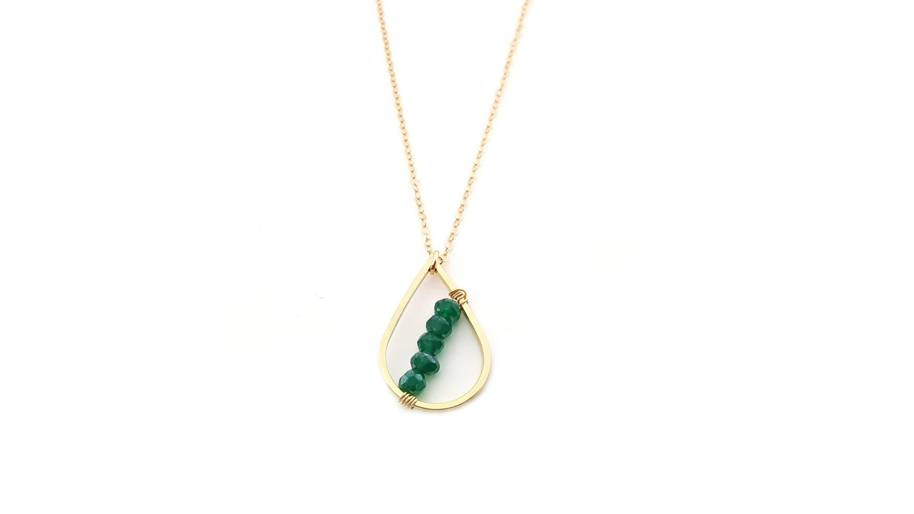 CBS’s Mom (2017) – Gold Teardrop Green Onyx Necklace